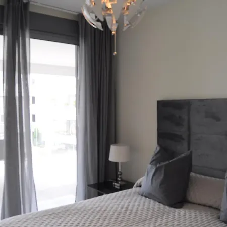 Apartamento Vanian Gardens אסטפונה